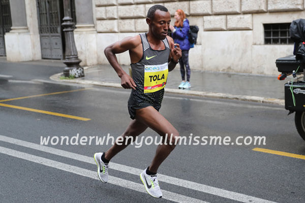 Shura Kitata นักวิ่งมาราธอนชาวเอธิโอเปียชนะการแข่งขันการวิ่งลอนมาราธอนล่าสุด ในขณะที่ Eliud Kipchoge เจ้าของสถิติโลกของเคนย่าได้หายไปในช่วง