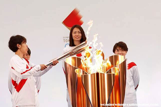 Tokyo Olympic torch เจ้าหน้าที่ตำรวจที่ช่วยเหลืองานวิ่งคบเพลิงโอลิมปิกของญี่ปุ่นได้กลายเป็นผู้เข้าร่วมกลุ่มแรกที่เกี่ยวข้องกับเหตุการณ์นี้ที