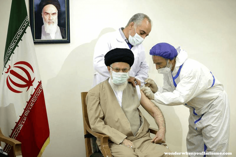 Khamenei อาลี ฮอสเซนี คาเมเนอี ผู้นำสูงสุดของอิหร่าน ได้รับวัคซีนป้องกันโควิด-19 ที่พัฒนาในประเทศเป็นครั้งแรกของประเทศคาเมเนอีกล่าวเมื่อ