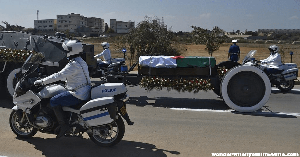 Algeria buries แอลจีเรียได้ฝัง Abdelaziz Bouteflika ประธานาธิบดีที่ดำรงตำแหน่งยาวนานที่สุดของประเทศในแอฟริกาเหนือ Algeria buries